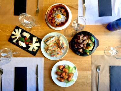 tapas españolas en restaurante de Barcelona